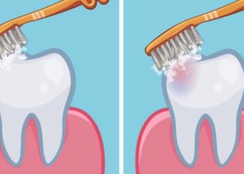 Kan je beter voor of na het ontbijt je tanden poetsen?