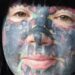 Moeder met meer dan 800 tatoeages laat zien hoe ze er zonder tattoo’s uitziet