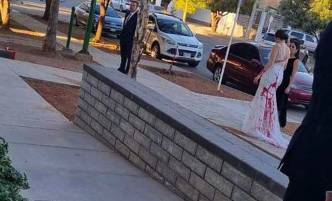 Schoonmoeder gooit verf op trouwjurk van gehate schoondochter