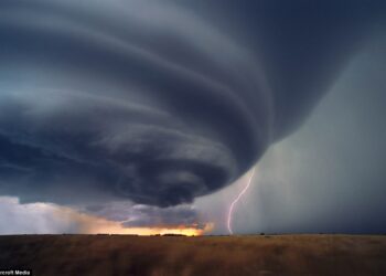 Tijdreiziger uit 2090 waarschuwt voor einde van de wereld en dit gebeurt dus vandaag
