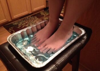 Neem een voetenbad met een flinke scheut mondwater en kijk wat er gebeurt