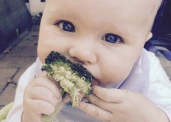 Moeder weigert haar dochter suiker te laten eten, jaren later is dit het resultaat!