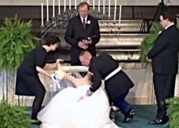 Bruid valt flauw als de bruidegom haar dit mysterieus geheim vertelt bij het altaar