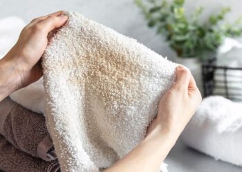 Waarschuwing van dermatologen: Zo vaak hoor je jouw handdoek te verwisselen!