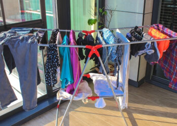 Artsen waarschuwen: Droog je was nooit aan een droogrek in huis