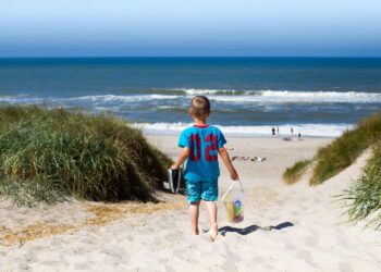 Jongen (6) ziet zijn vader met een andere vrouw. Zijn onschuldige reactie schokt het internet