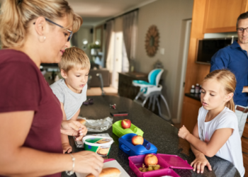 Sara: “Mijn 8-jarige dochter werd naar huis gestuurd door haar ongezonde broodtrommel”