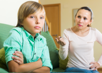 Emma(43): “Mijn 13-jarige zoon steelt regelmatig geld uit mijn portemonnee”