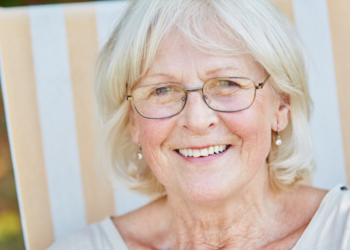 Gerda (73) wil haar pensioen gebruiken om te reizen, maar haar kinderen dringen aan op sparen.