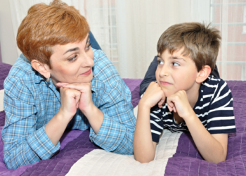 Moeder (39): “Mijn kind van 10 slaapt elke nacht bij ons in bed “Is dit normaal?”