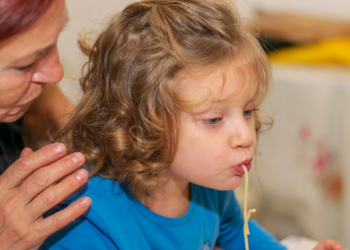 Vrouw (30): “Ik wil niet dat mijn schoonmoeder zich bemoeit met de opvoeding”