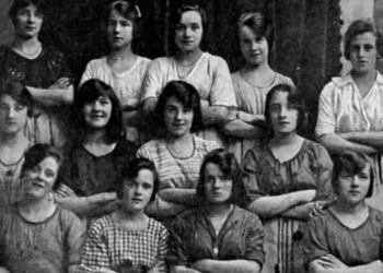 Zie jij wat er mis is met deze foto uit 1900? Als je het ziet krijg je kippenvel..