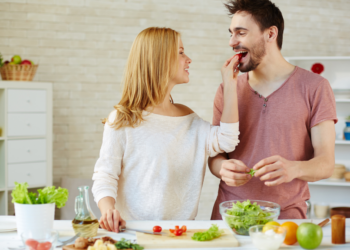Henrik (28) wil samenwonen: “Van mijn vriendin mag ik dan geen vlees meer eten”