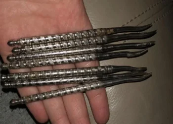 Man vindt mysterieus gereedschap in huis van grootouders en komt er dan achter wat het is