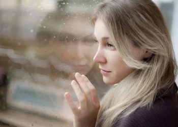 Eva (31): Nadat ik mijn laatste cent gaf, zei hij: ‘Je mist nog 3 euro’