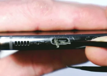 Dit slimme trucje zorgt ervoor dat je telefoon weer oplaadt alsof die nieuw is