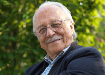 Matti (73): “Ik wil van mijn pensioengeld op reis, maar mijn kinderen vinden dat ik moet sparen”