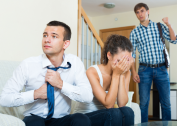 Iris: “Ik heb een verhouding met de beste vriend van mijn man”