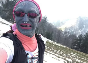 Moeder Lily:” Als moeder ben ik trots op hoe ik eruit zie, met mijn lichaam dat voor 100% bedekt is met inkt”