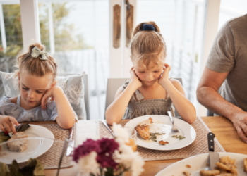 Leena (41): “Mijn kinderen moéten hun bord op eten, tot en met de laatste rijstkorrel”