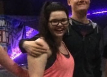 Vrouw verliest 40 kilo na het afleren van iets wat heel veel mensen doen. Kijk hoe ze er nu uitziet