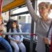 Vrouw woedend als kinderen hun zitplek in bus niet opgeven voor oudere passagier