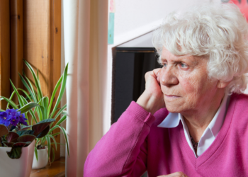 Aila (70): “Ik wil mijn huis aan mijn kleinkind nalaten, maar mijn kinderen zijn het daar niet mee eens”