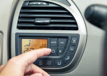 Let op: Meeste automobilisten gebruiken deze knop verkeerd en dat kost ze brandstof