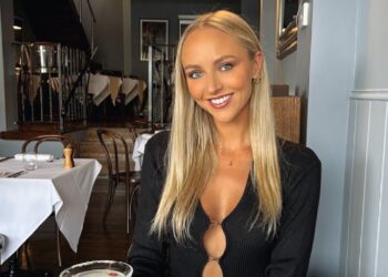 Annie (26) duikt bed in met 300 mannen per jaar: “Soms 5 per dag”