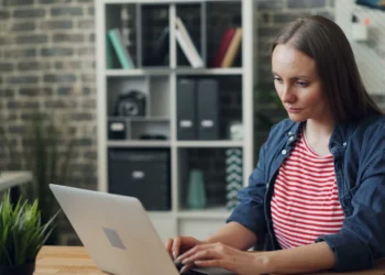 “Ben ik fout, omdat ik mijn financiële situatie verzwegen heb om mijn broer niet te helpen?”