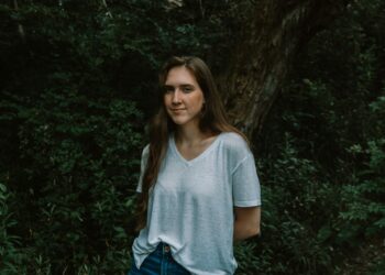 Anne-Sophie (31): ‘Ik vind dat kastanjes rapen in het bos verboden moet worden – laat de natuur met rust!’