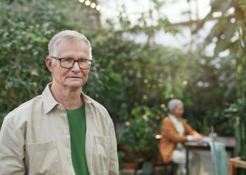 “Mijn buren laten hun katten vrij rondlopen, en die gebruiken mijn tuin als hun persoonlijke kattenbak”