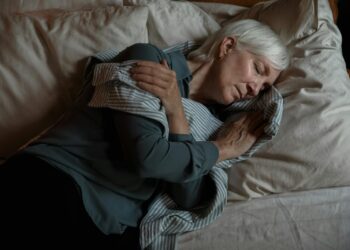 Slaapexpert waarschuwt: Deze slaapstoornis kondigt een dementie 15 jaar eerder aan.