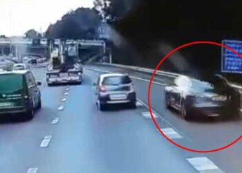 Teslarijder wringt zich snel even op de A1, maar wordt opengereten door vrachtwagen