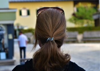 Claudine (36): ‘Ik weet dat mijn buurvrouw vreemdgaat met de overbuurman, maar ik durf er niets van te zeggen’