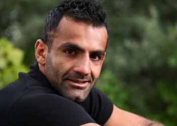 Deniz (40): “70-plussers moeten verplicht rijlessen volgen”