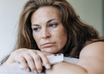 Maud (34): Mijn man en zijn ex-vriendin leiden een geheim leven samen, en nu twijfel ik of hij ooit echt voor mij koos