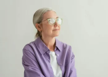 Linda (72): ‘Moet ik op mijn leeftijd nog scheiden als ik dagelijks gemopper krijg?’