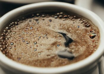 Dit is wat er gebeurt als je koffie op een lege maag drinkt