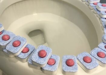 7 ongebruikelijke manieren om vaatwasblokjes te gebruiken die niemand weet