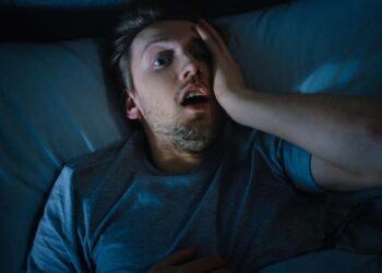 Simon: ‘Mijn kamergenoot heeft me maandenlang iets verschrikkelijks aangedaan – mensen zeggen dat ik hem moet vergeven’