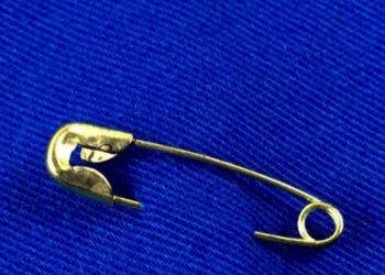 Oma weet raad: ‘Doe altijd een veiligheidsspeld in de wasmachine om deze reden’