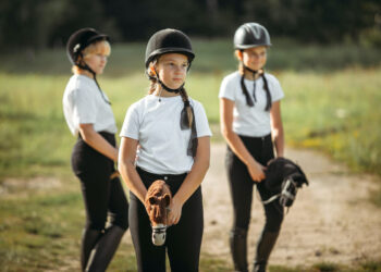 Faye doet aan stokpaardrijden: “Het is conditioneel zwaar”