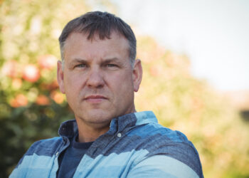 Jari (57) kijkt niet meer naar het nieuws: “Ik trek het niet”