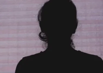 Fatima (29): ‘Mijn mannelijke collega ruikt niet fris, maar ik durf er niets van te zeggen’