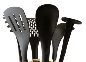 Onderzoekers waarschuwen: Gebruik géén zwart keukengerei!