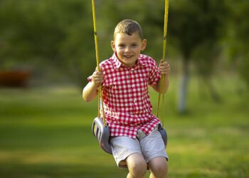 “Mijn buren weigeren om de schommel uit hun tuin te halen”