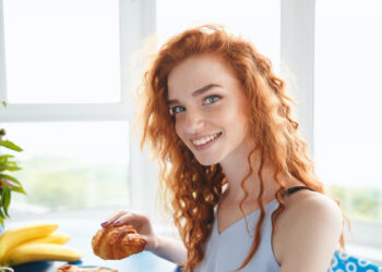 Julia (27): “Ik dumpte hem op de 5e date, omdat hij weigerde fooi te betalen”