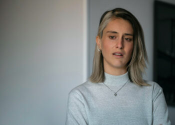 Margo (28): “Hij zat op meerdere datingsites terwijl ik 9 weken zwanger was”