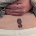 Mensen zijn geschokt over de betekenis van een ananas-tatoeage bij vrouwen: “Dit had ik nooit verwacht”